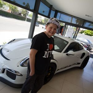 Meet your Posher, Max